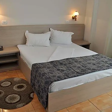 Regal Hotel 3*