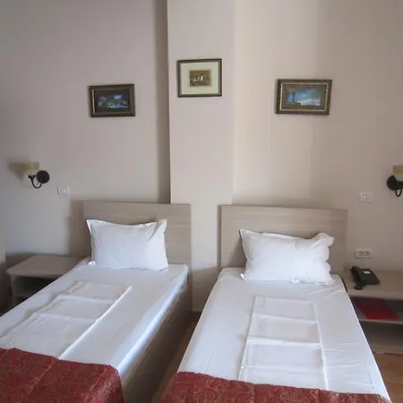 Regal 3*