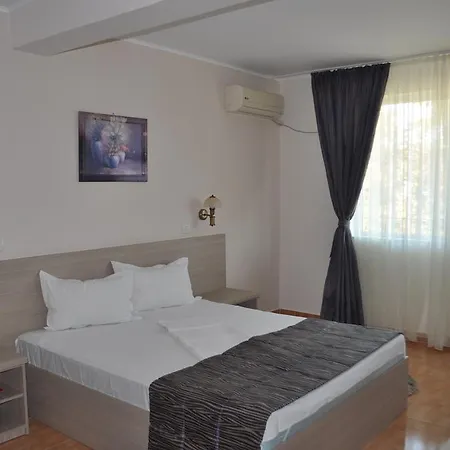 Regal Hotel 3*